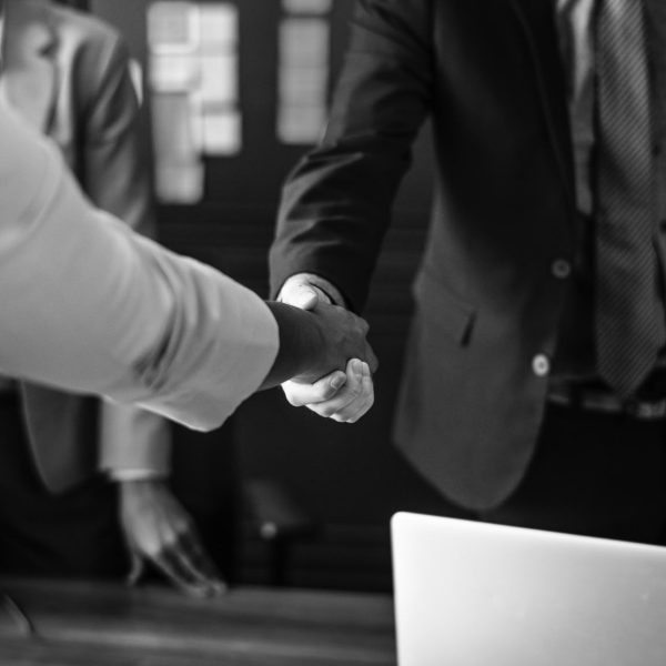 Thực hiện bàn giao công trình cho chủ đầu tư sau khi hoàn thiện và nghiệm thu.